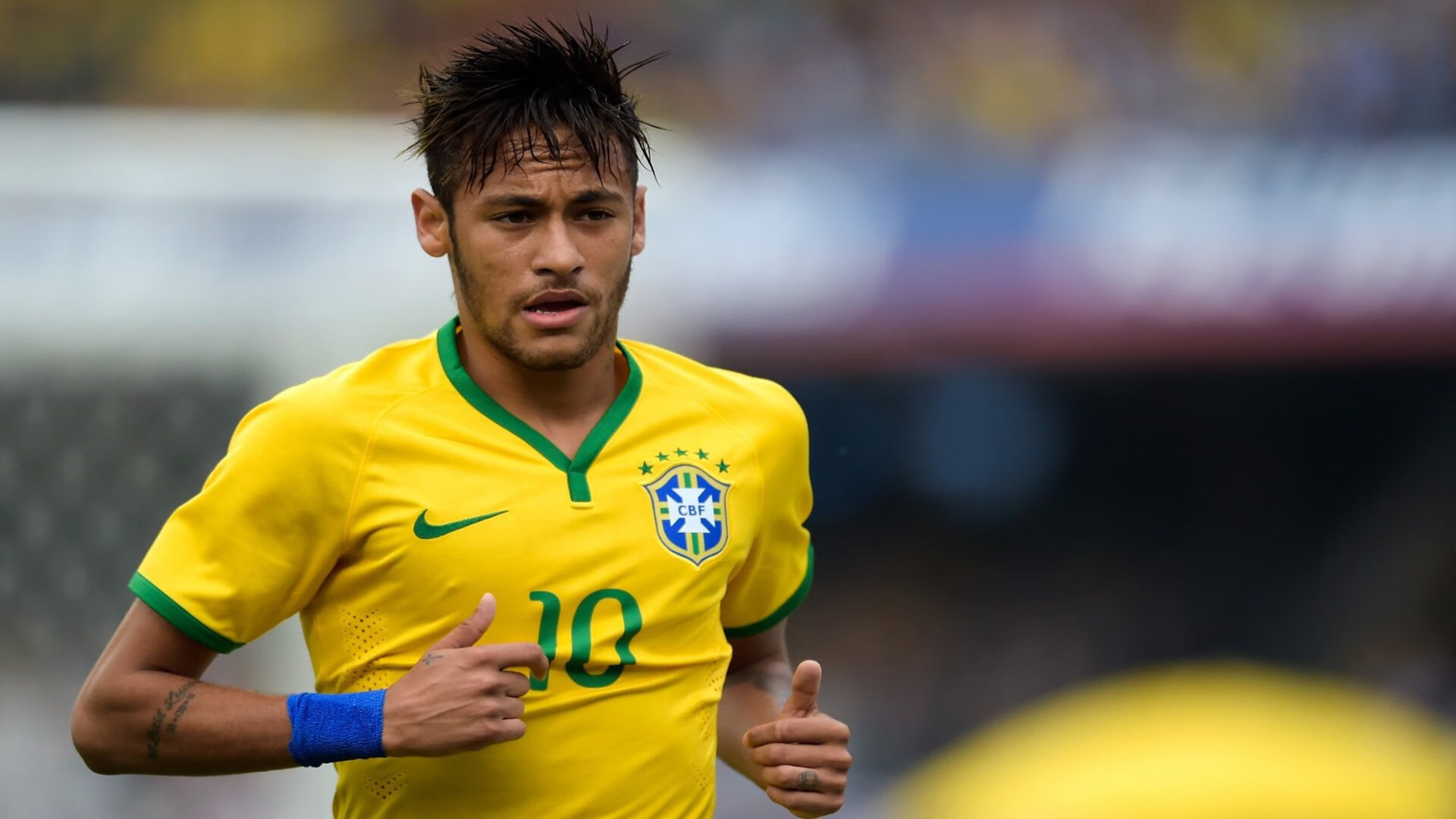 英超前锋献技：完美远射破门瞬间，英超十大射手