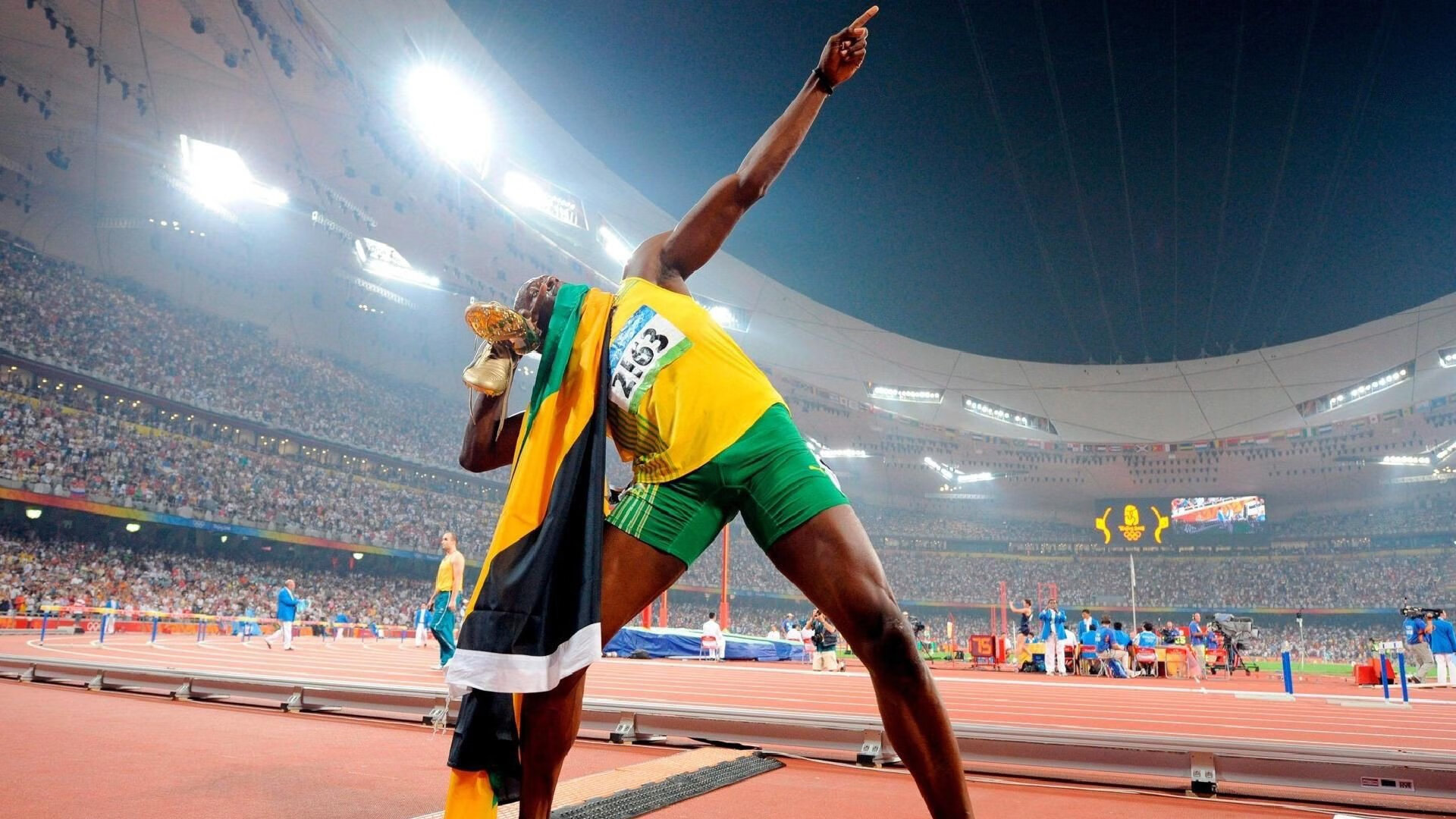 裁判执法尺度保持一致全场控场能力强比赛整体节奏流畅自然，裁判员执法