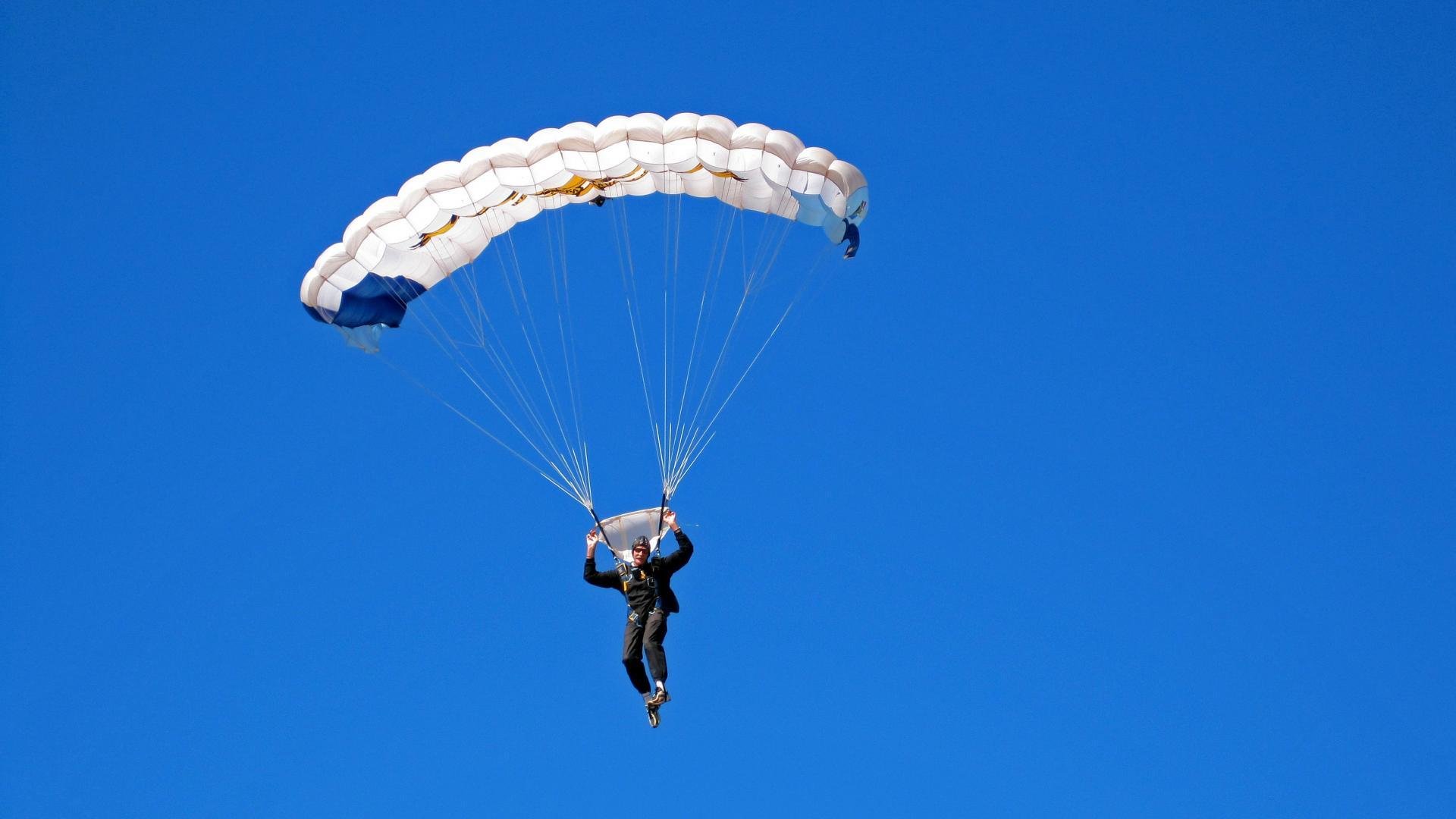 黎巴嫩男篮在西亚锦标赛中夺冠，篮球运动再升温